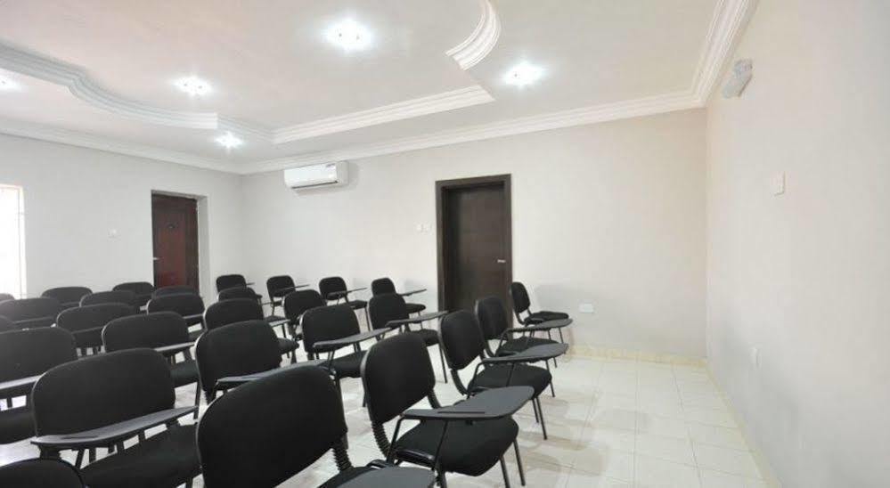 Sheer Luxury Apartments And Suites Абуджа Экстерьер фото